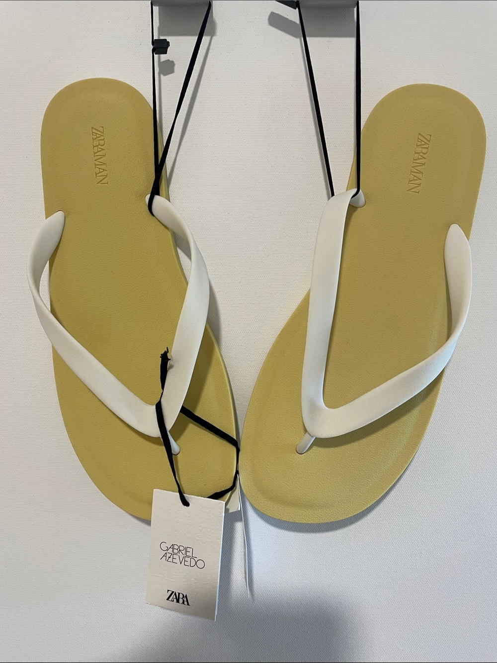 Zara Gabriel Azevedo men Yellow and White Flip Flops